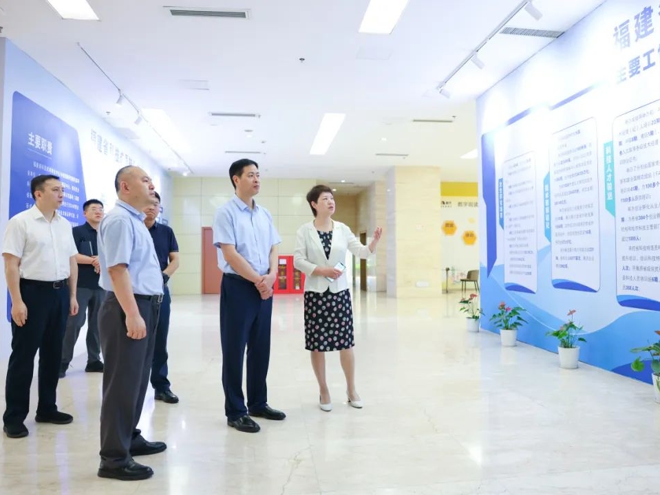 區委書記赴洪山鎮和溫泉街道調研