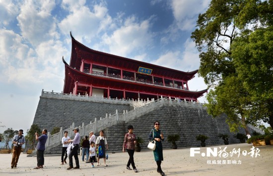 鎮(zhèn)海樓“新妝”迎客　首日吸引5000余人次游覽