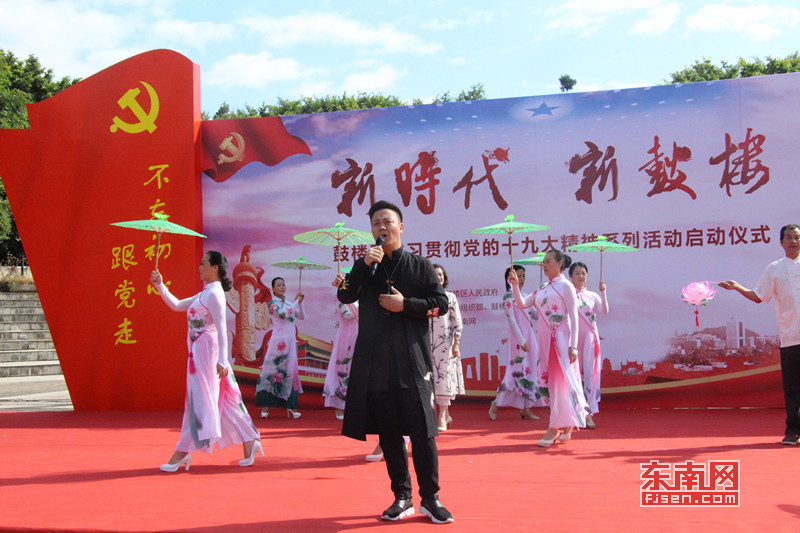 活動現場還進行了文藝表演.jpg