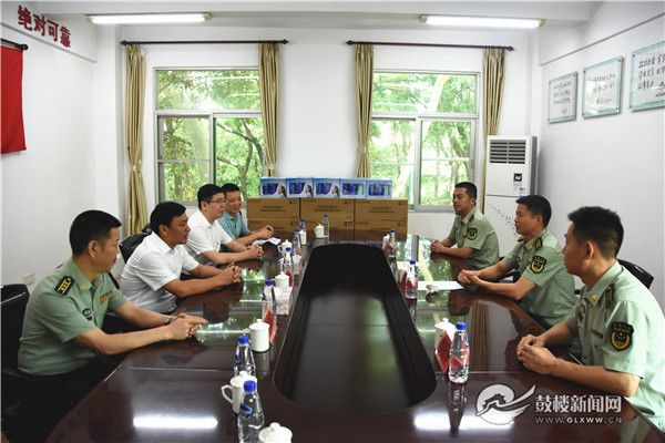 暢敘軍地魚水深情 共話軍民融合發展