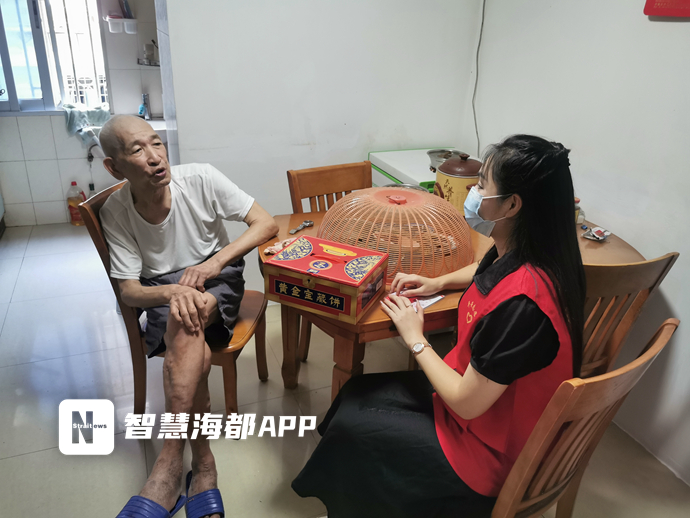 【網絡中國節?中秋】情暖中秋！福州一社區為老人送去了核酸預登記牌