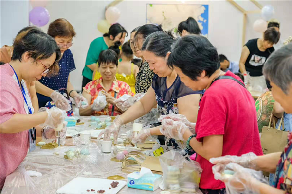 廉潔慶中秋，共話鄰里情