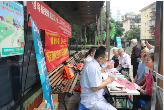 鼓樓區計生協會開展5.29會員活動日宣傳志愿服務活動