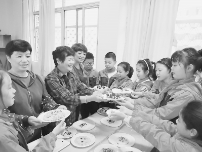 福州市屏西小學積極開展孝老敬親教育活動